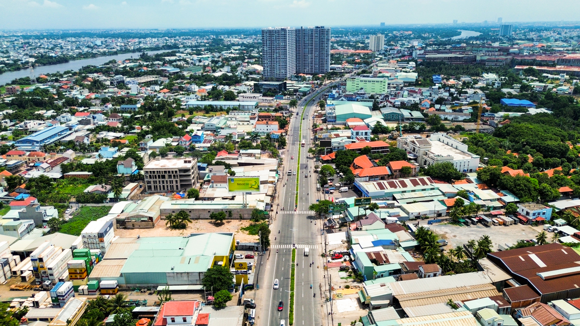 Cảnh đối lập trên con đường huyết mạch nối Thành phố Hồ Chí Minh và Bình Dương: Nơi là đại lộ 8 làn xe, nơi đang chuẩn bị 14.000 tỷ để mở rộng- Ảnh 2.