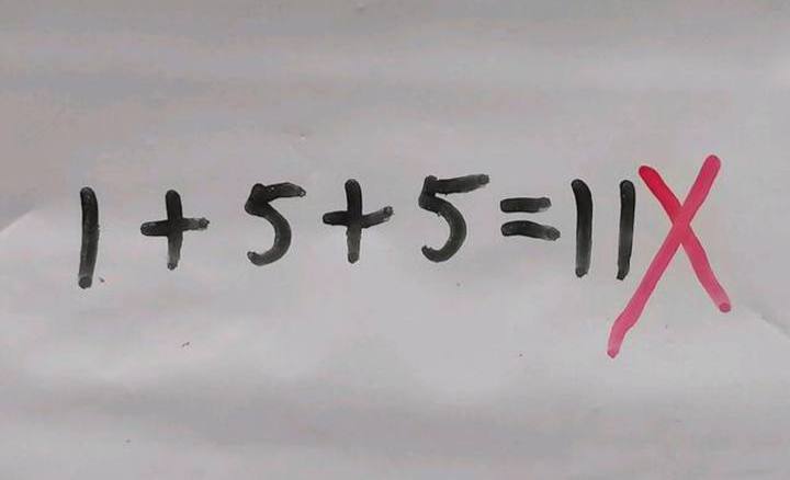 Con làm phép tính "1 + 5 + 5 = 11" bị cô giáo gạch đỏ, bố tưởng cô chấm nhầm, gọi điện hỏi và cái kết "bức xúc"- Ảnh 1.