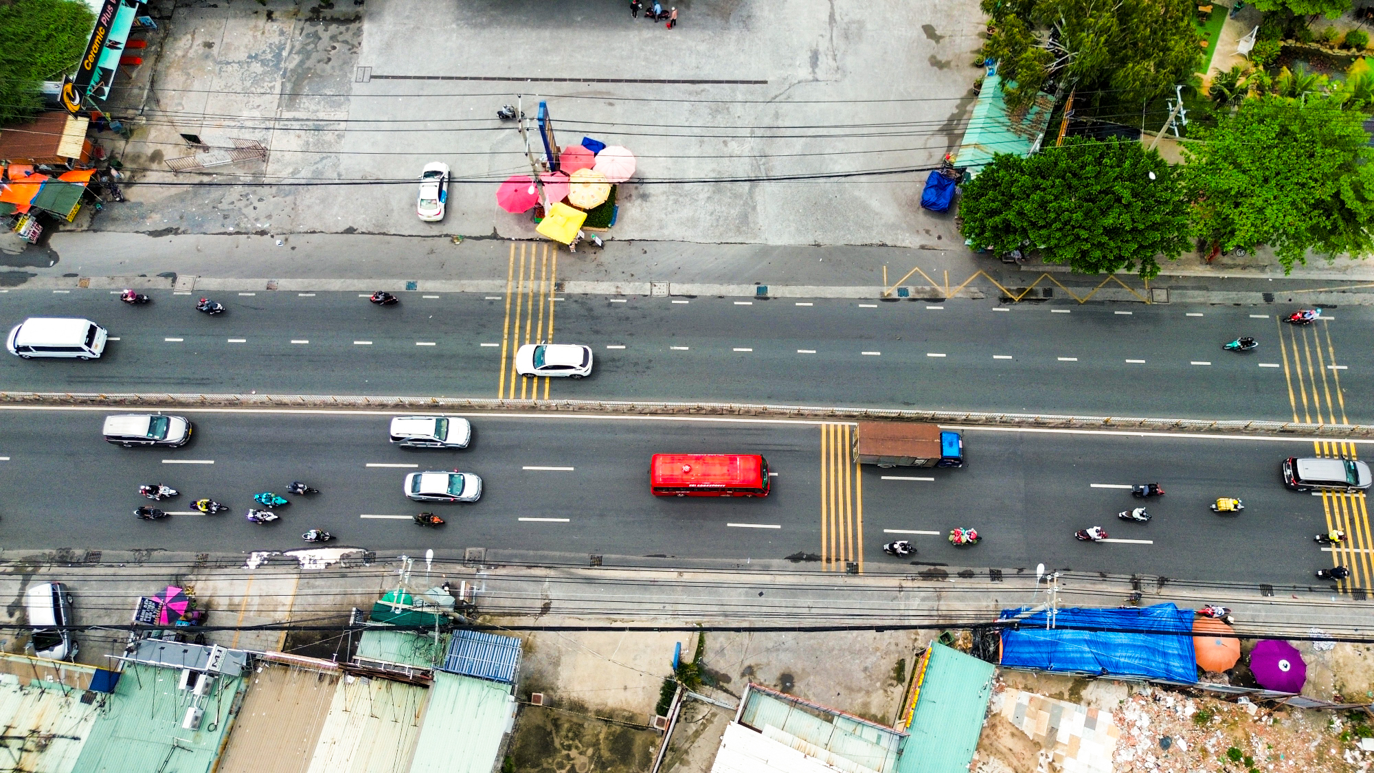 Cảnh đối lập trên con đường huyết mạch nối Thành phố Hồ Chí Minh và Bình Dương: Nơi là đại lộ 8 làn xe, nơi đang chuẩn bị 14.000 tỷ để mở rộng- Ảnh 8.