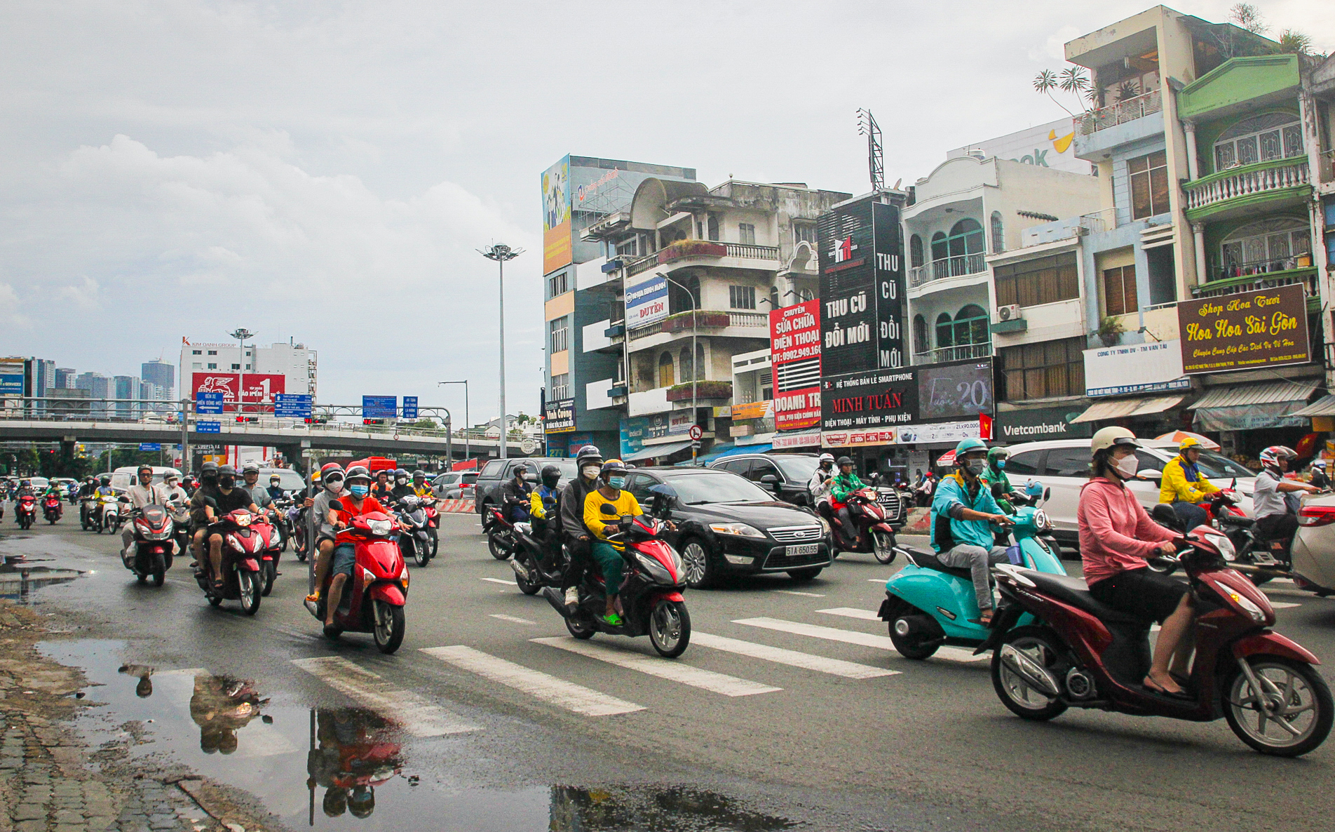 Cảnh đối lập trên con đường huyết mạch nối Thành phố Hồ Chí Minh và Bình Dương: Nơi là đại lộ 8 làn xe, nơi đang chuẩn bị 14.000 tỷ để mở rộng- Ảnh 9.