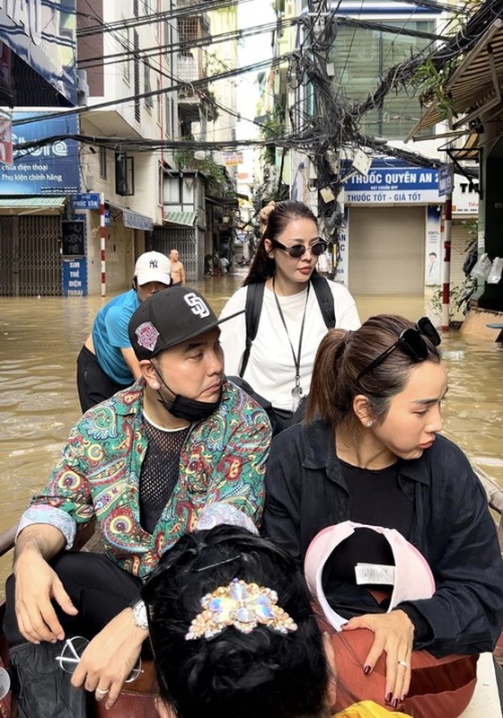 Nữ ca sĩ đi từ thiện cùng Ưng Hoàng Phúc: "Tôi chẳng còn gì sau lần bị hàm oan này" - Ảnh 1.