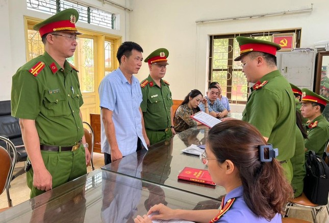 Khởi tố nguyên Phó Chủ tịch xã lập khống hồ sơ cấp 'sổ đỏ' cho vợ- Ảnh 1.