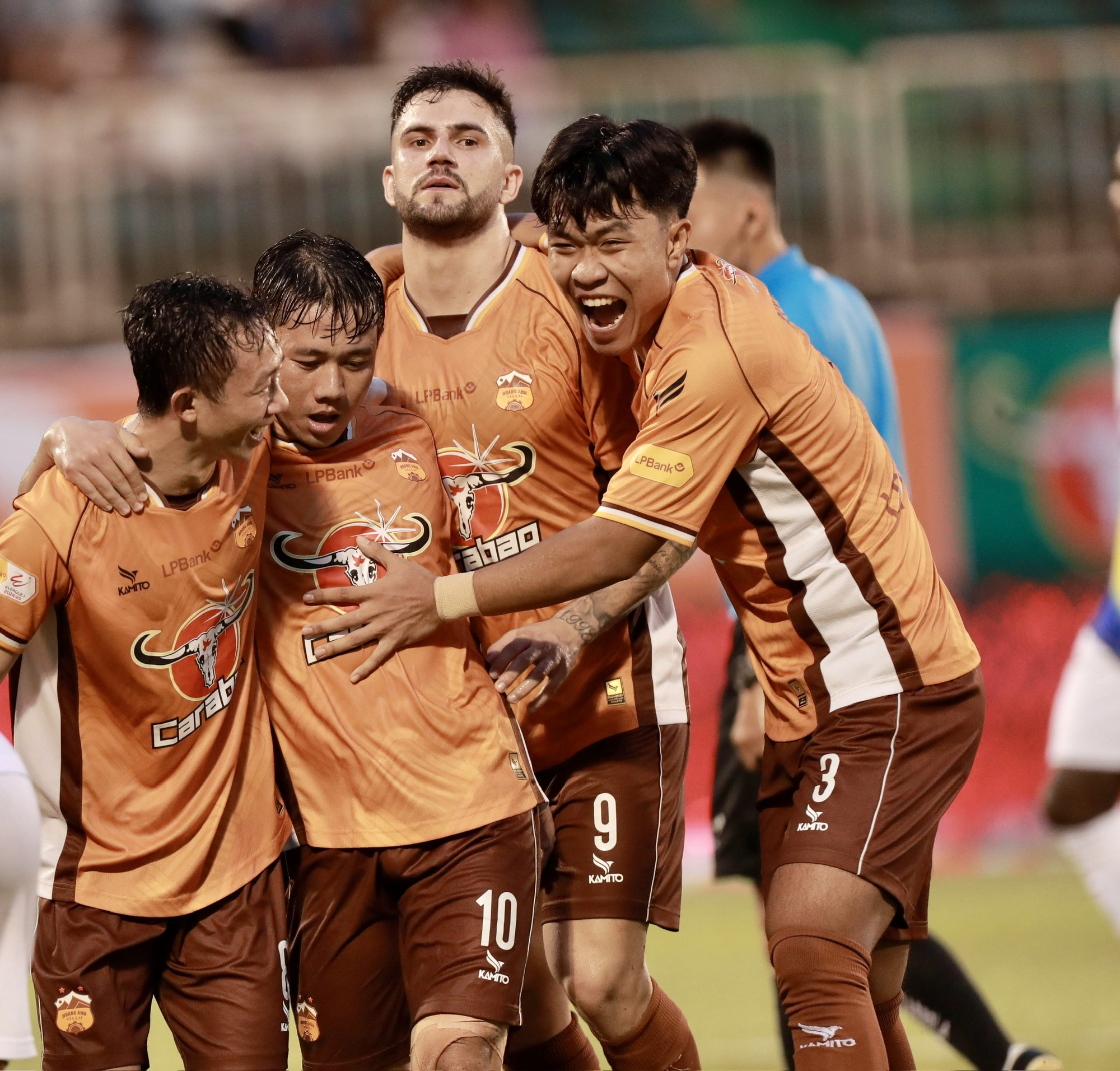 Niềm tự hào của bầu Đức liên tục tỏa sáng, HAGL đứng đầu V.League với thành tích đầy thuyết phục - Ảnh 2.