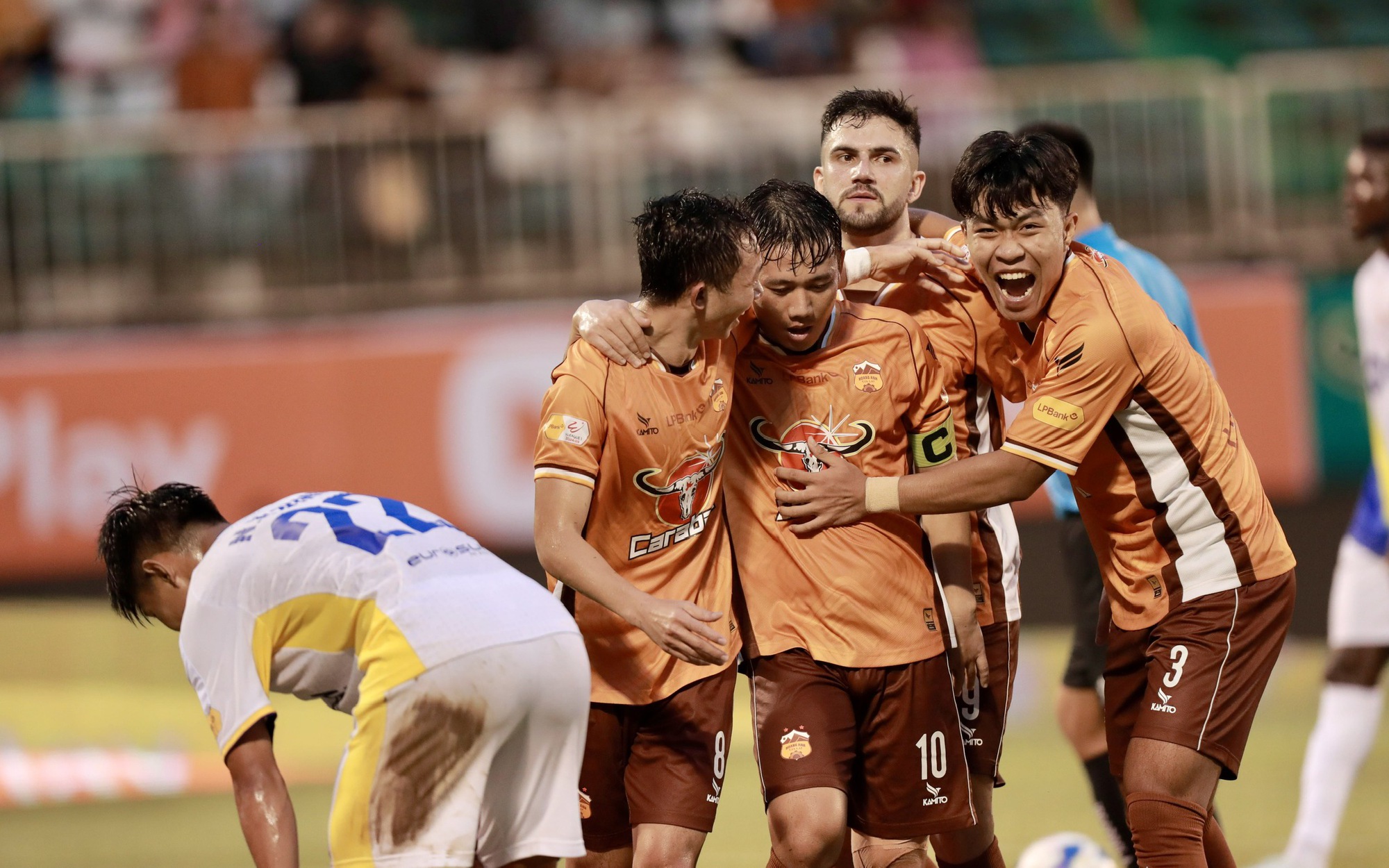 Mourinho thua trong lần đầu cầm quân tại “derby vĩnh hằng” của Thổ Nhĩ Kỳ - Ảnh 2.