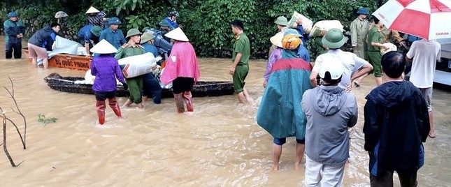 Qua đập tràn thanh hóa , 2 người bị lũ cuốn trôi - Ảnh 3.