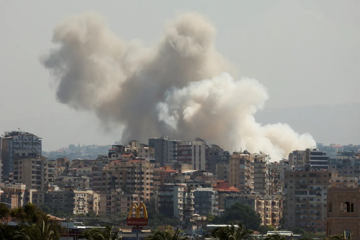 Israel truy tìm nhân vật số 3 của Hezbollah, "gần 500 người chết" ở Lebanon - Ảnh 1.