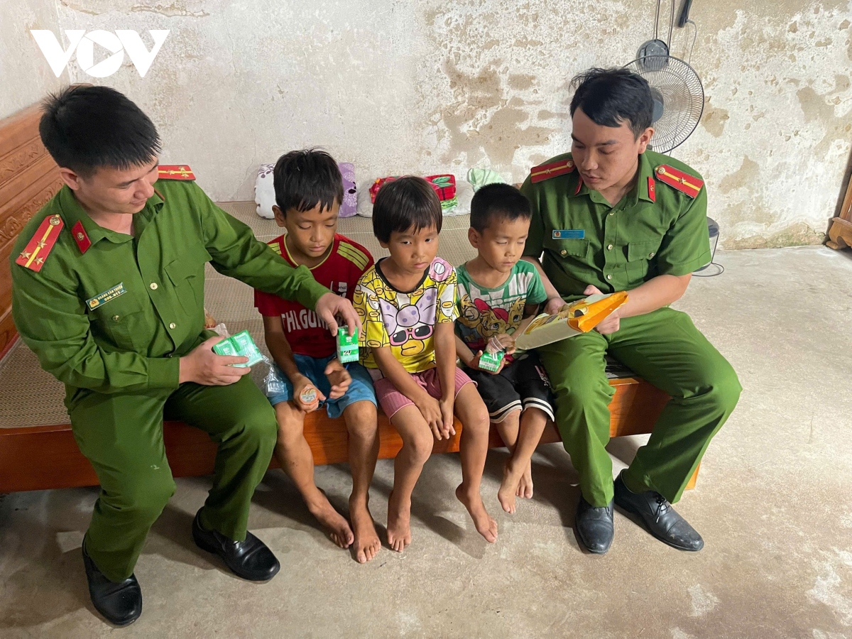 3 Cháu bé mất tích đã làm gì trong ngôi nhà vắng Chủ mấy ngày liền? - Ảnh 1.