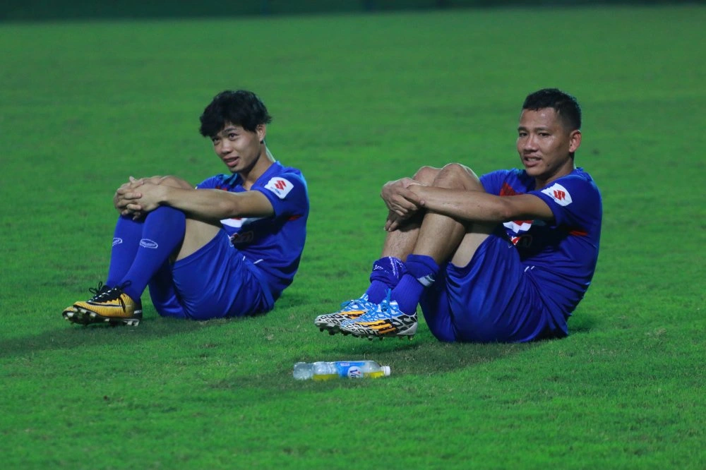 Siêu sao Việt kiều nộp hồ sơ nhập tịch; thêm ngoại binh V.League muốn trở thành công dân Việt Nam - Ảnh 2.