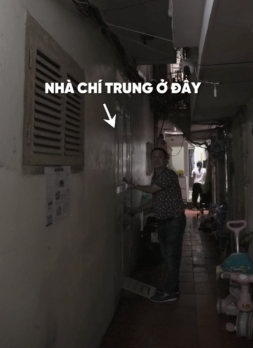 Căn nhà gần 40 năm tuổi ở số 1 Tràng Tiền của NS Chí Trung: Lối vô được ví như đi vào "hầm mộ", bất ngờ khi nghe định giá - Ảnh 3.