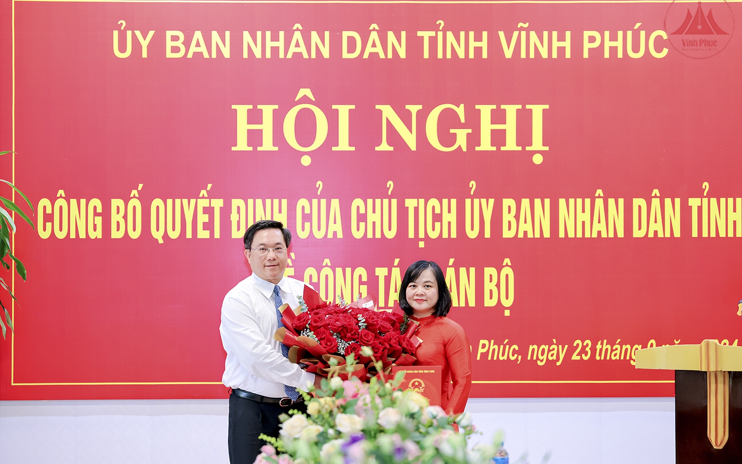 Trao quyết định bổ nhiệm Giám đốc Sở Tài chính Vĩnh Phúc - Ảnh 1.