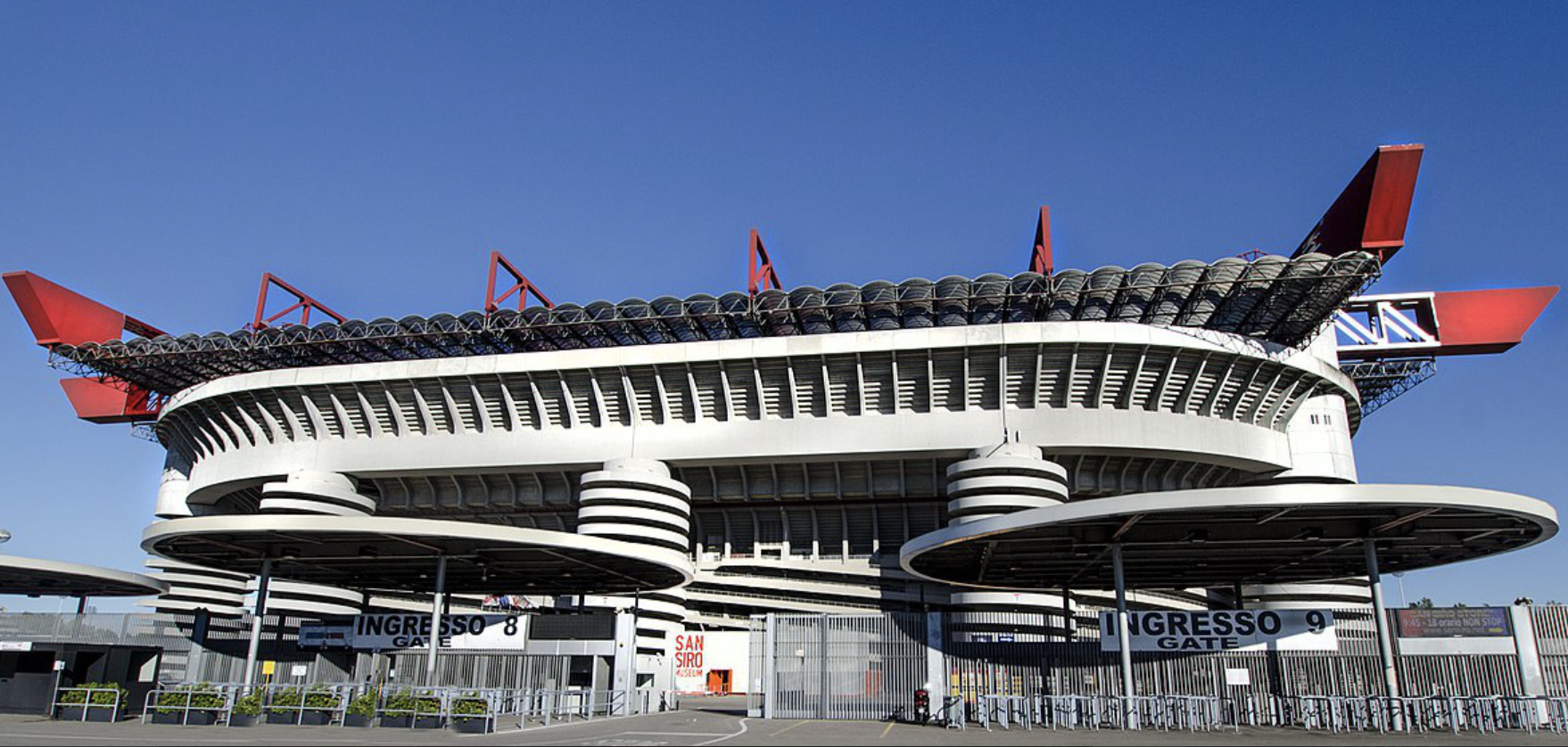 San Siro bị tước quyền đăng cai chung kết Champions League- Ảnh 2.