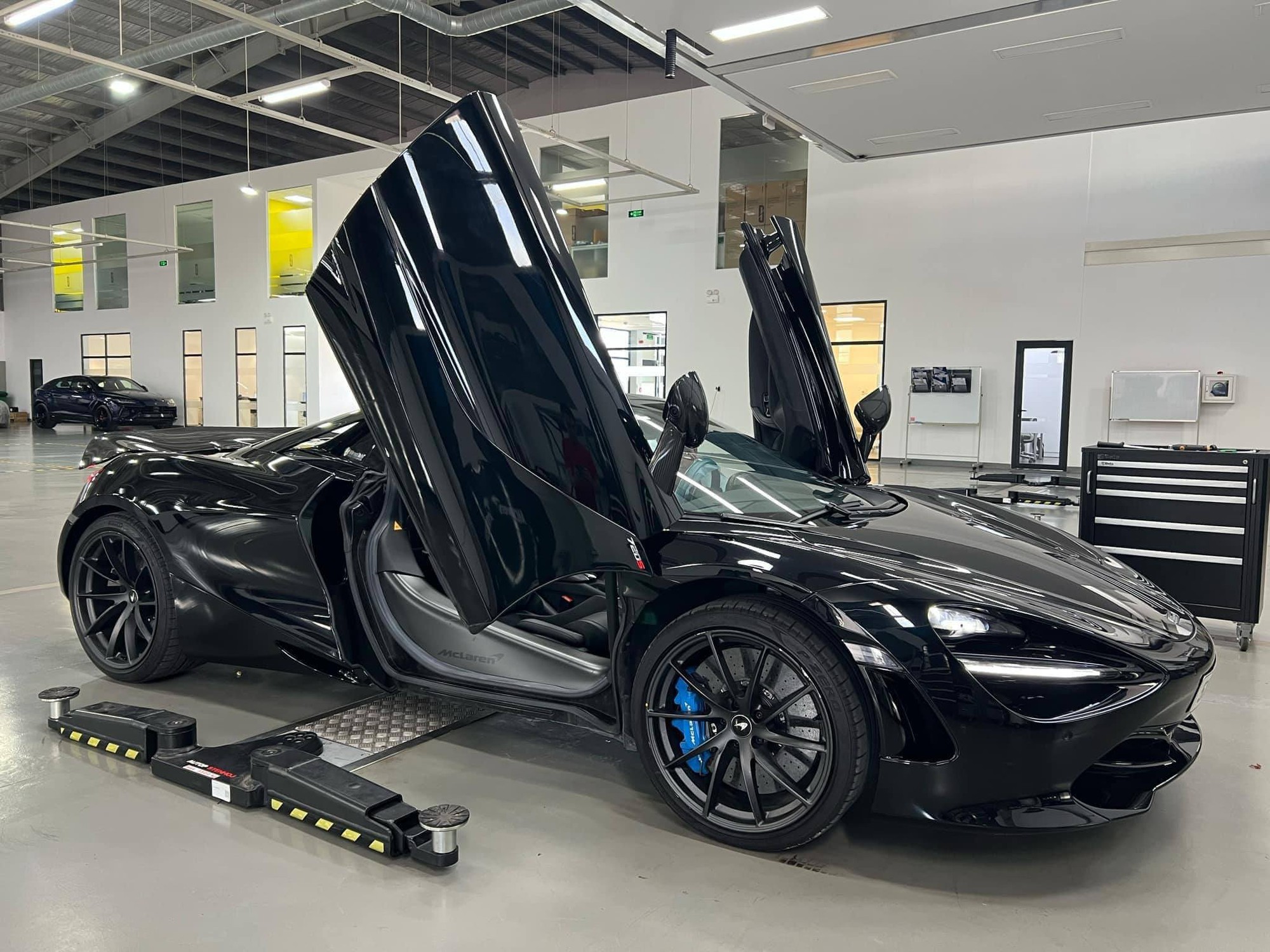 McLaren 720S Spider của cựu hoa hậu 7x bán lại: Mỗi năm chỉ đi hơn 1.000km, là bản Performance từng có giá đồn đoán hơn 20 tỷ đồng- Ảnh 7.