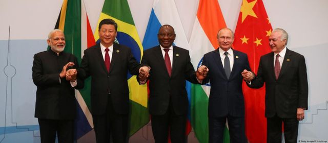 BRICS có thể mở rộng, Tổng thống Putin kêu gọi trong lĩnh vực được coi là huyết mạch kinh tế toàn cầu - Ảnh 1.