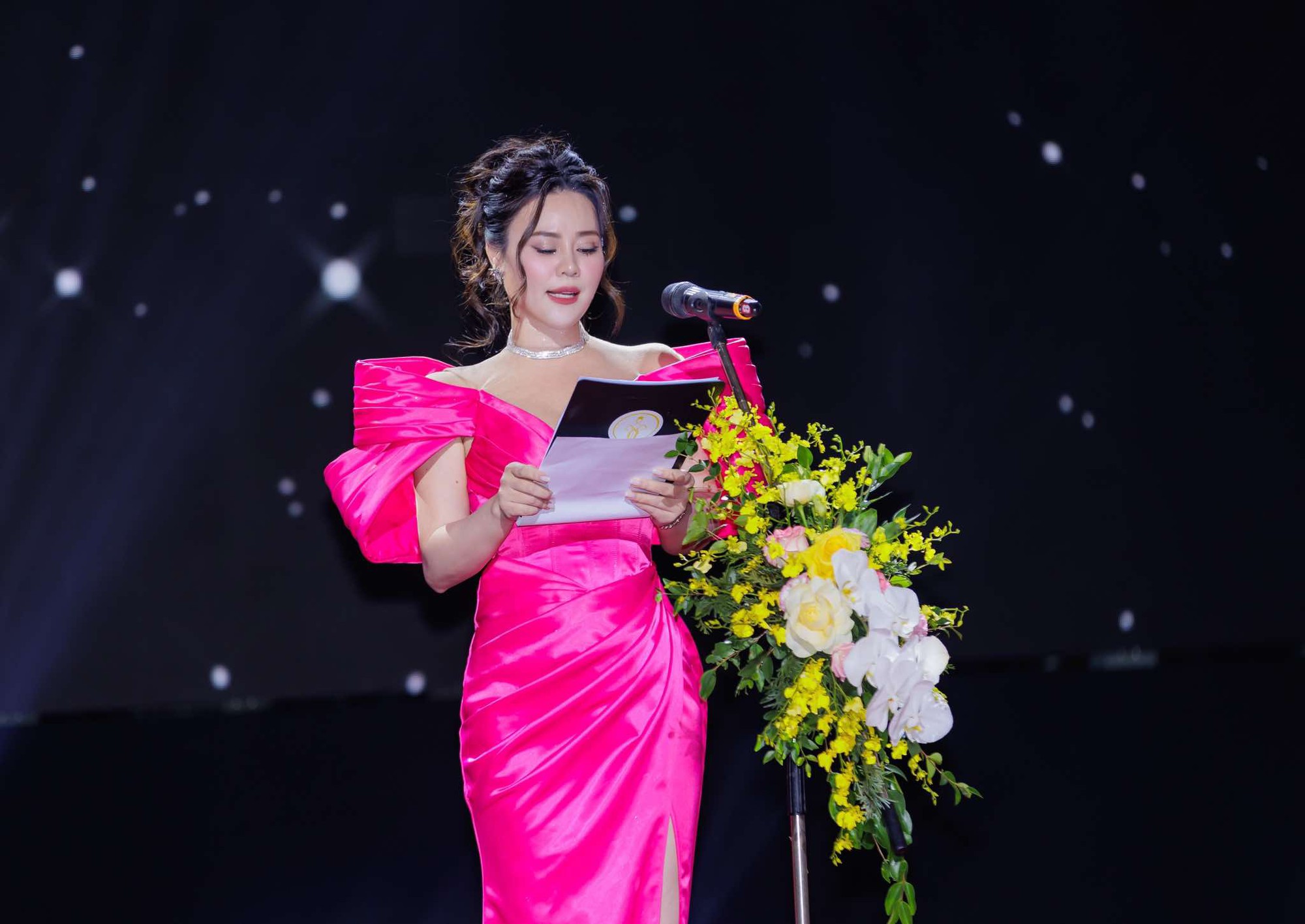 NSND Vương Duy Biên, NSND Nguyễn Hải ngồi "ghế nóng" Miss Multicultural World 2025- Ảnh 1.