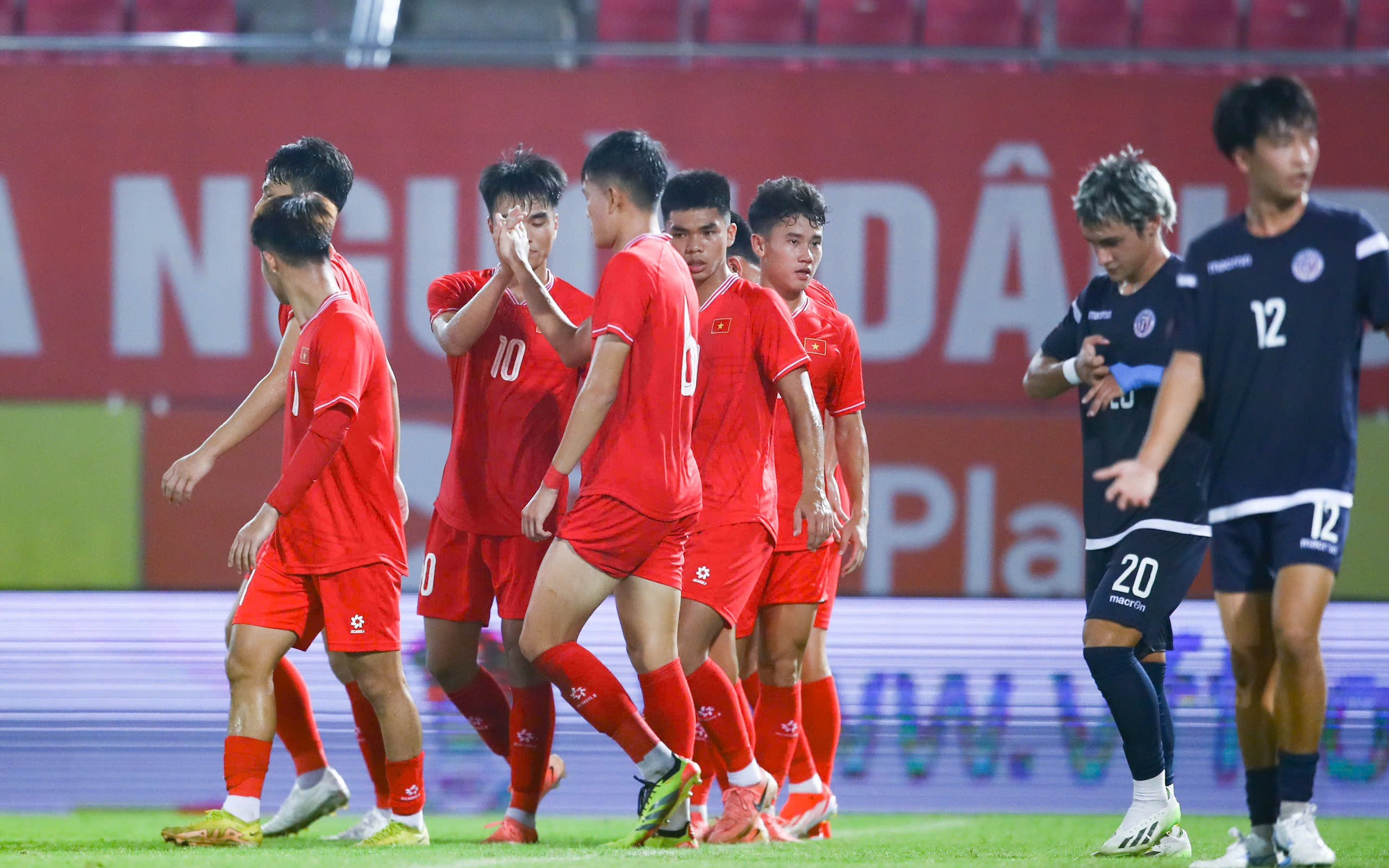 Báo châu Á trầm trồ với tiền đạo 2k4, nhận định “tương lai bóng đá Việt Nam vẫn tươi sáng” - Ảnh 2.