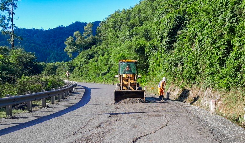 Một tỉnh miền Trung sẽ hoàn thiện tuyến đường bộ ngắn nhất kết nối với Lào và Thái Lan - Ảnh 1.