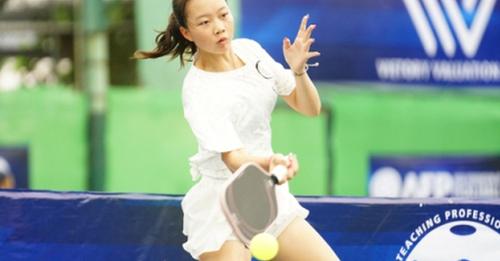 Choáng: VĐV pickleball trẻ nhất Việt Nam  nghẹt thở thắng trong trận chung kết, giành HCV thứ 3 chỉ trong 3 ngày tại giải vô địch thế giới- Ảnh 1.