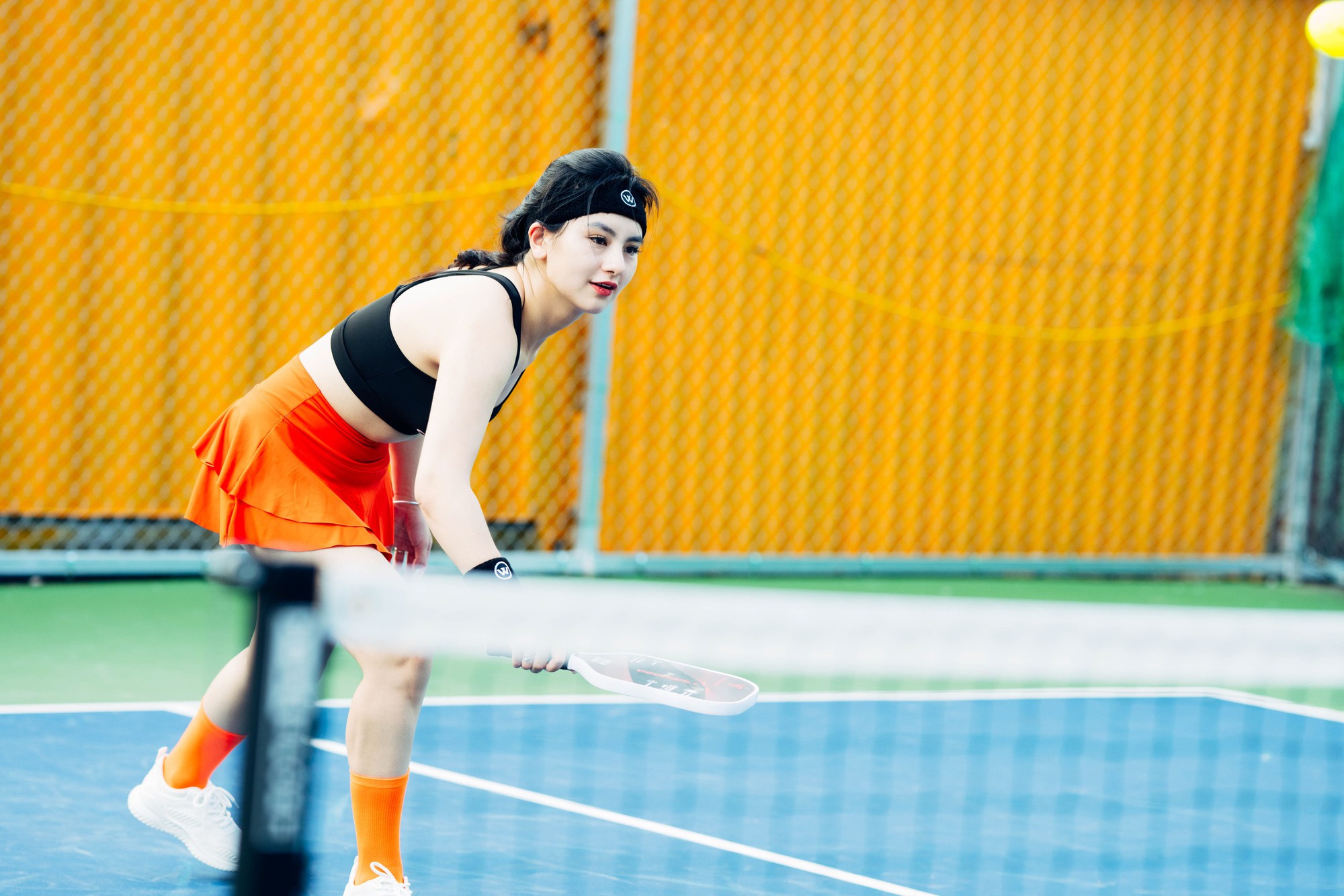 Chơi pickleball 4 ngày xuyên lễ, hội “chị đẹp” tuyên bố 1 điều bất ngờ về lời đồn lên sân giữ chồng- Ảnh 3.