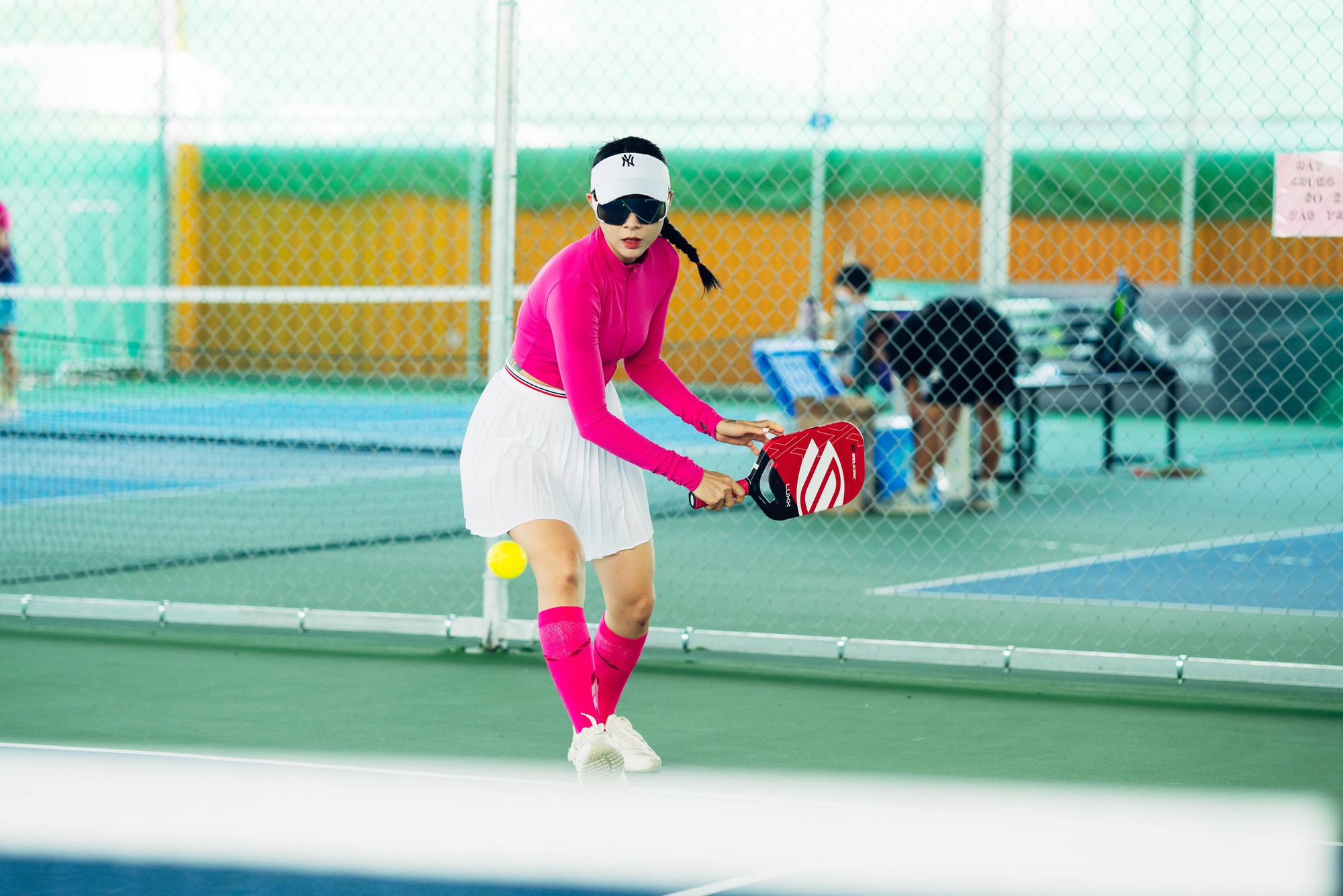 Chơi pickleball 4 ngày xuyên lễ, hội “chị đẹp” tuyên bố 1 điều bất ngờ về lời đồn lên sân giữ chồng- Ảnh 14.