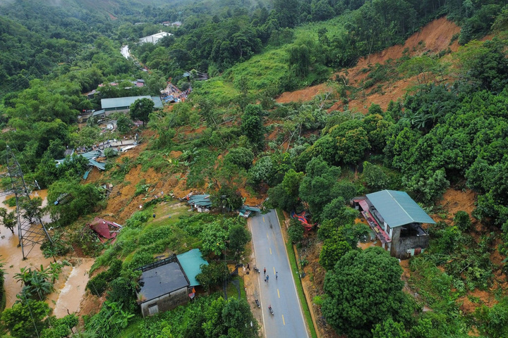 Thủ tướng: Dùng flycam quét điểm sạt lở để phòng ngừa - Ảnh 1.