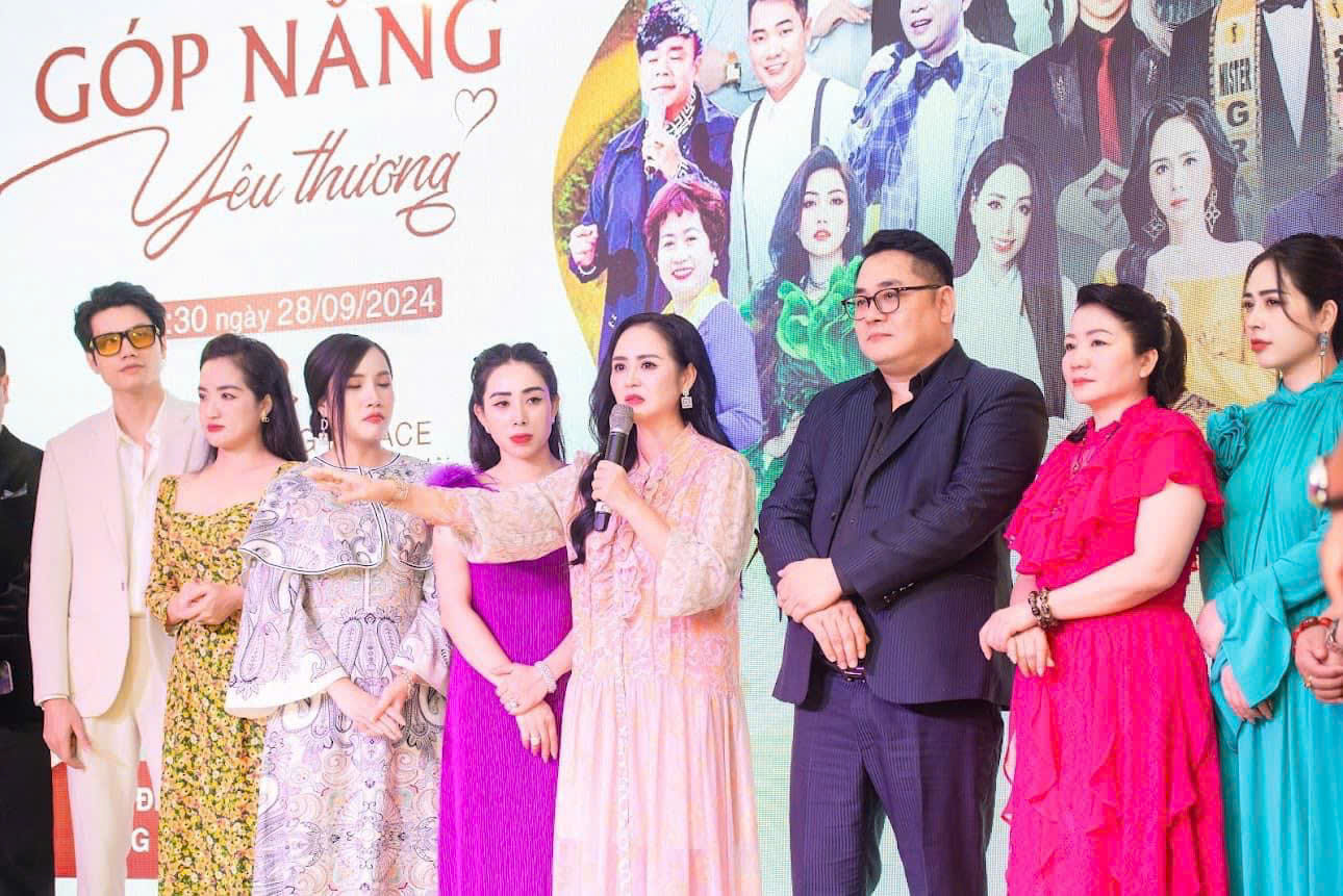 Bùi Thanh Hương, Siu Black xúc động khi đêm nhạc "Góp nắng yêu thương" quyên góp được 266 triệu- Ảnh 2.