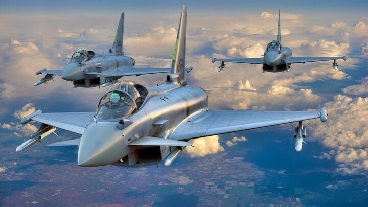 Không quân Anh lo lắng tương lai mờ mịt của Eurofighter Typhoon - Ảnh 1.