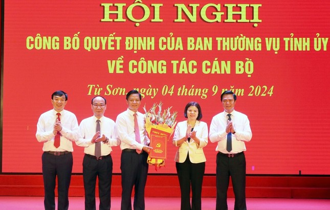 Điều động , bổ nhiệm cán bộ chủ chốt tại 8 tỉnh - Ảnh 5.