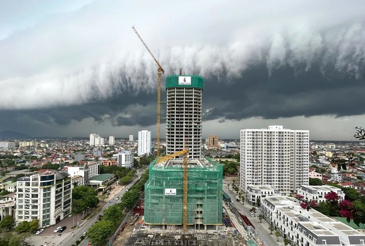 Bầu trời ở Nghệ An chuyển sang màu tím lúc chiều tối- Ảnh 3.