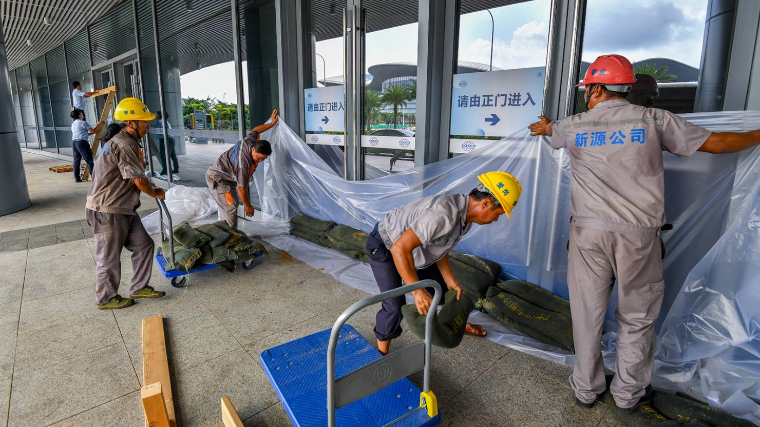 CẬP NHẬT: Siêu bão Yagi đã đổ bộ Trung Quốc gây gió lớn kỷ lục chưa từng có, hơn 400.000 người được sơ tán - Ảnh 10.