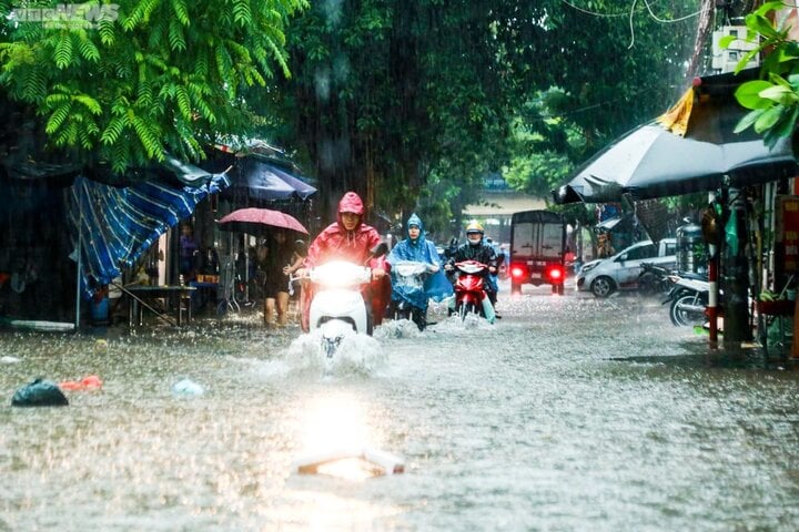 Cách phòng tránh sét trong siêu bão Yagi đảm bảo an tòan - Ảnh 1.