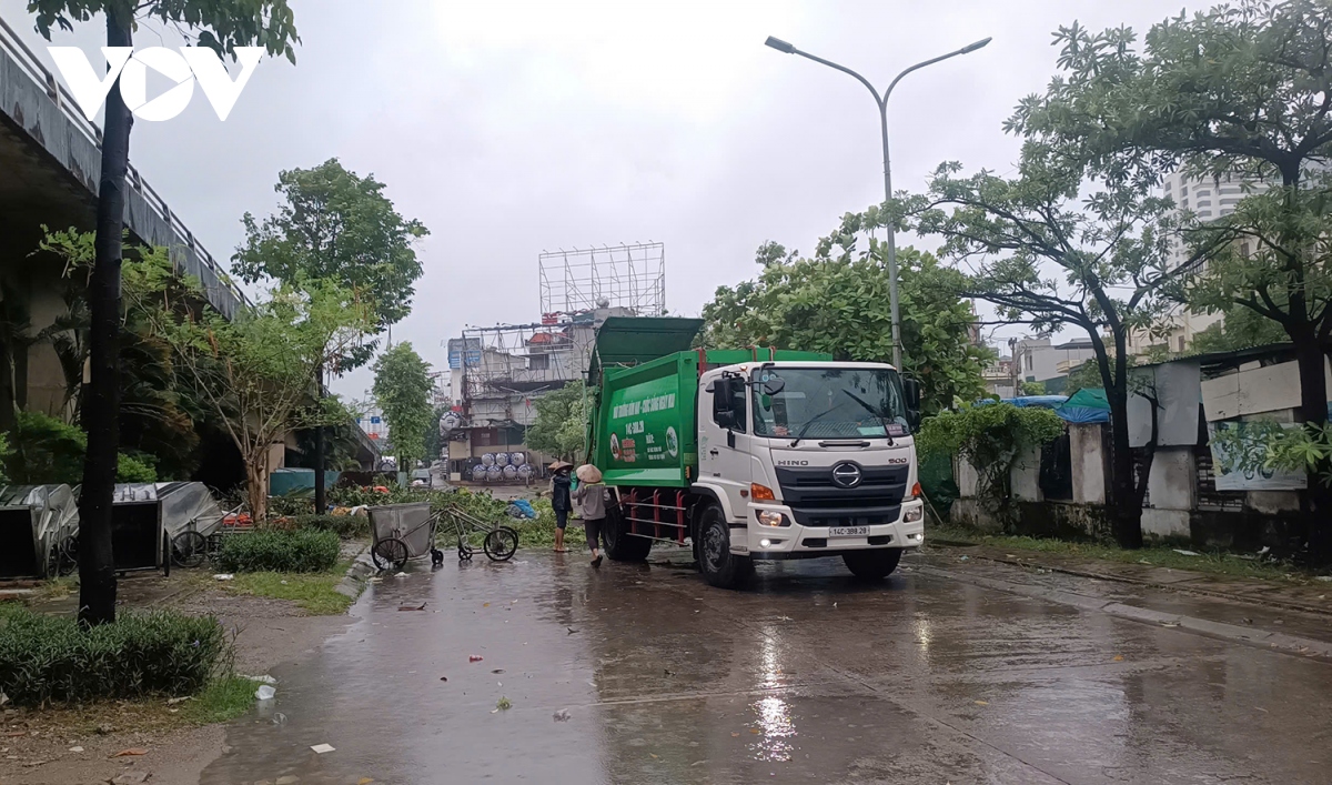 Bão số 3 Quảng Ninh: Đắm tàu ở Cô Tô , CSGT cứu người bị cây đè ở Hạ Long - Ảnh 10.