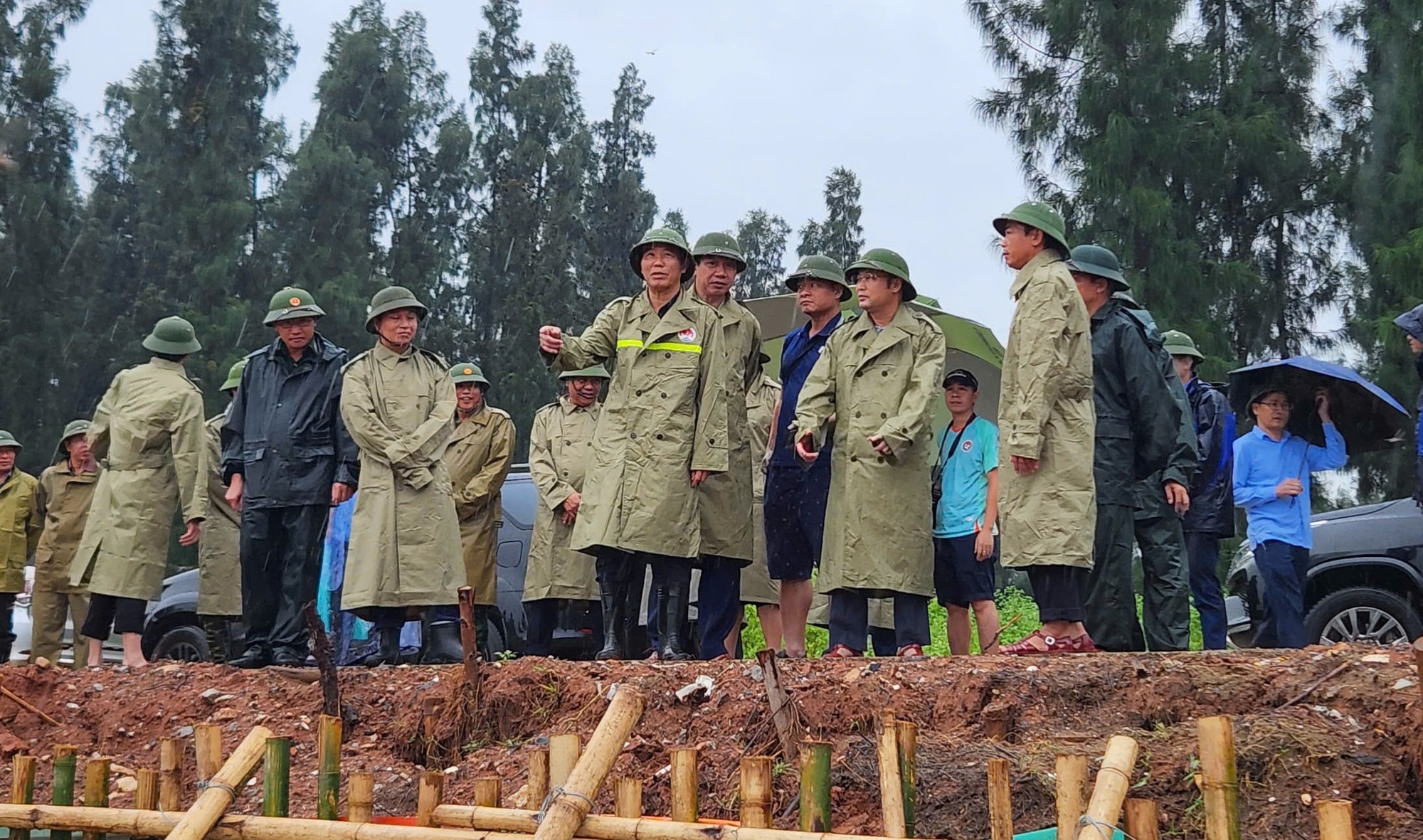 Bão đổ bộ Quảng Ninh - Hải Phòng, ghi nhận những thiệt hại ban đầu- Ảnh 1.