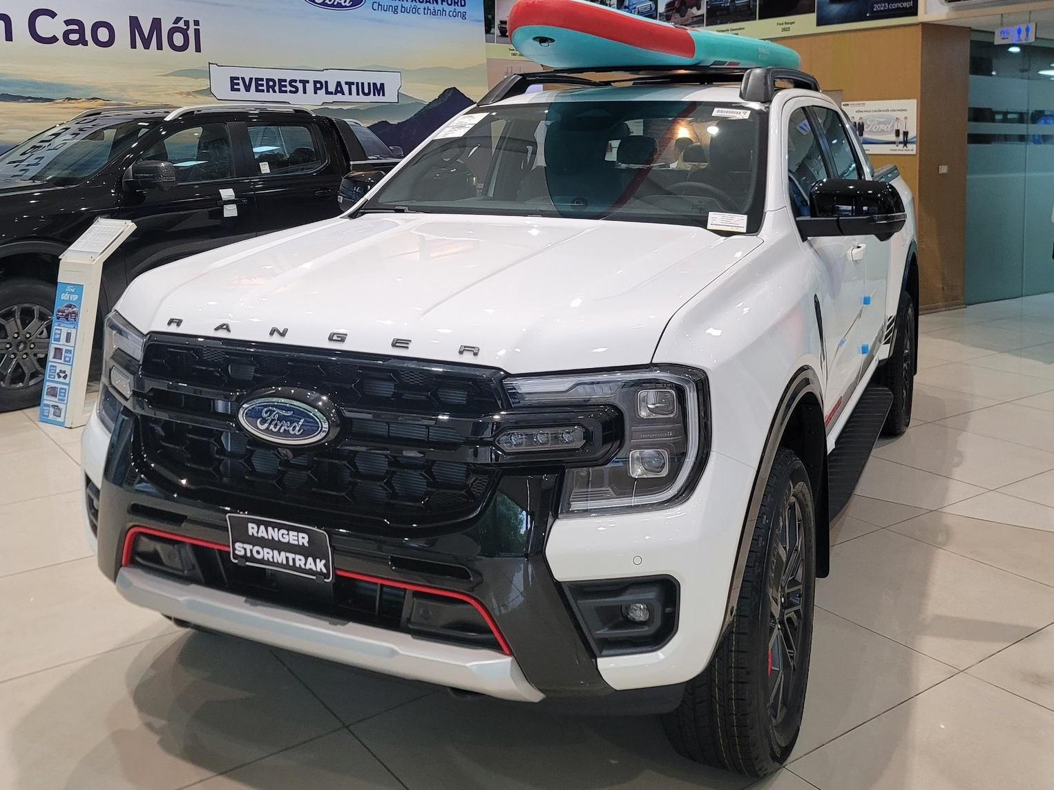 Loạt xe Ford giảm giá lăn bánh tại Việt Nam: Everest, Explorer giảm hơn 100 triệu, Ranger, Territory giảm hàng chục triệu đồng- Ảnh 2.