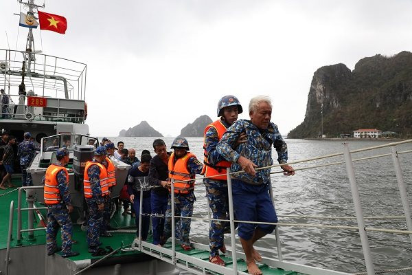 Cuộc vật lộn trên biển với tử thần trong cơn bão lịch sử- Ảnh 4.