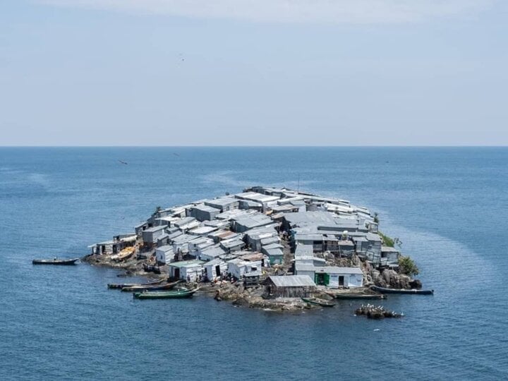 Điều &iacute;t biết về h&ograve;n đảo &lsquo;t&iacute; hon&rsquo; nhưng c&oacute; đến cả ngh&igrave;n cư d&acirc;n sinh sống- Ảnh 1.