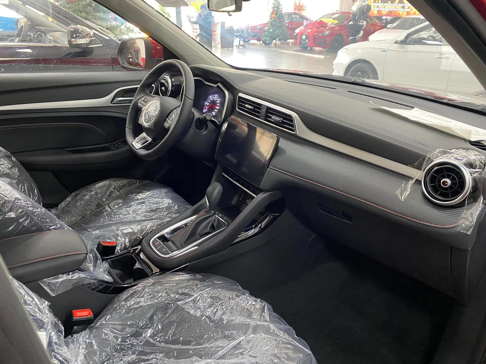 MG ZS giảm sốc 200 triệu tại đại lý: SUV hạng B nhưng giá rẻ ngang Raize, Sonet- Ảnh 7. MG ZS giảm sốc 200 triệu tại đại lý: SUV hạng B nhưng giá rẻ ngang Raize, Sonet- Ảnh 7.