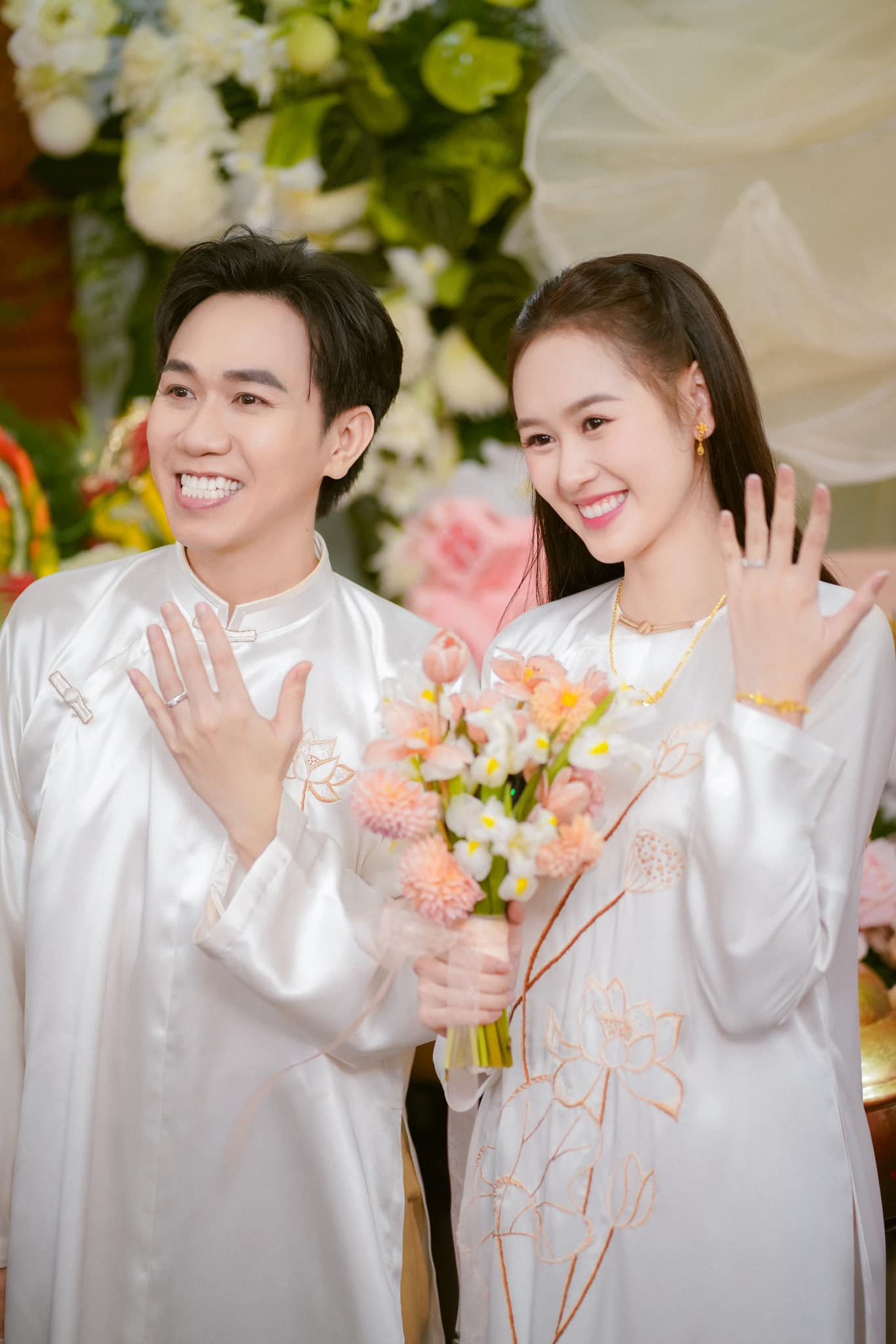 Bị hỏi về cuộc sống vợ chồng son, Anh Đức nói bà xã: “Em đừng nói không đúng sự thật như vậy” - Ảnh 2.