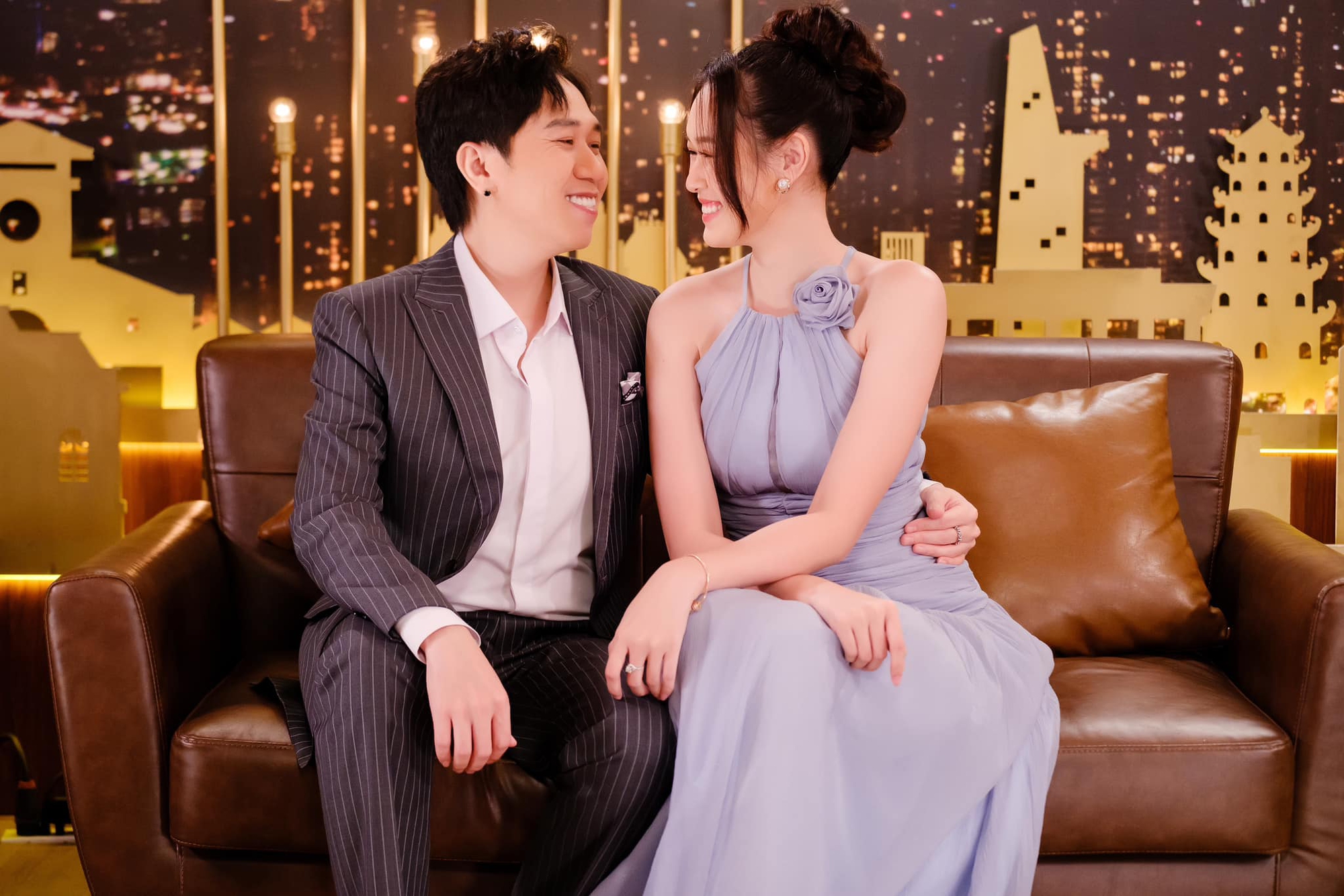 Bị hỏi về cuộc sống vợ chồng son, Anh Đức nói bà xã: “Em đừng nói không đúng sự thật như vậy” - Ảnh 4.