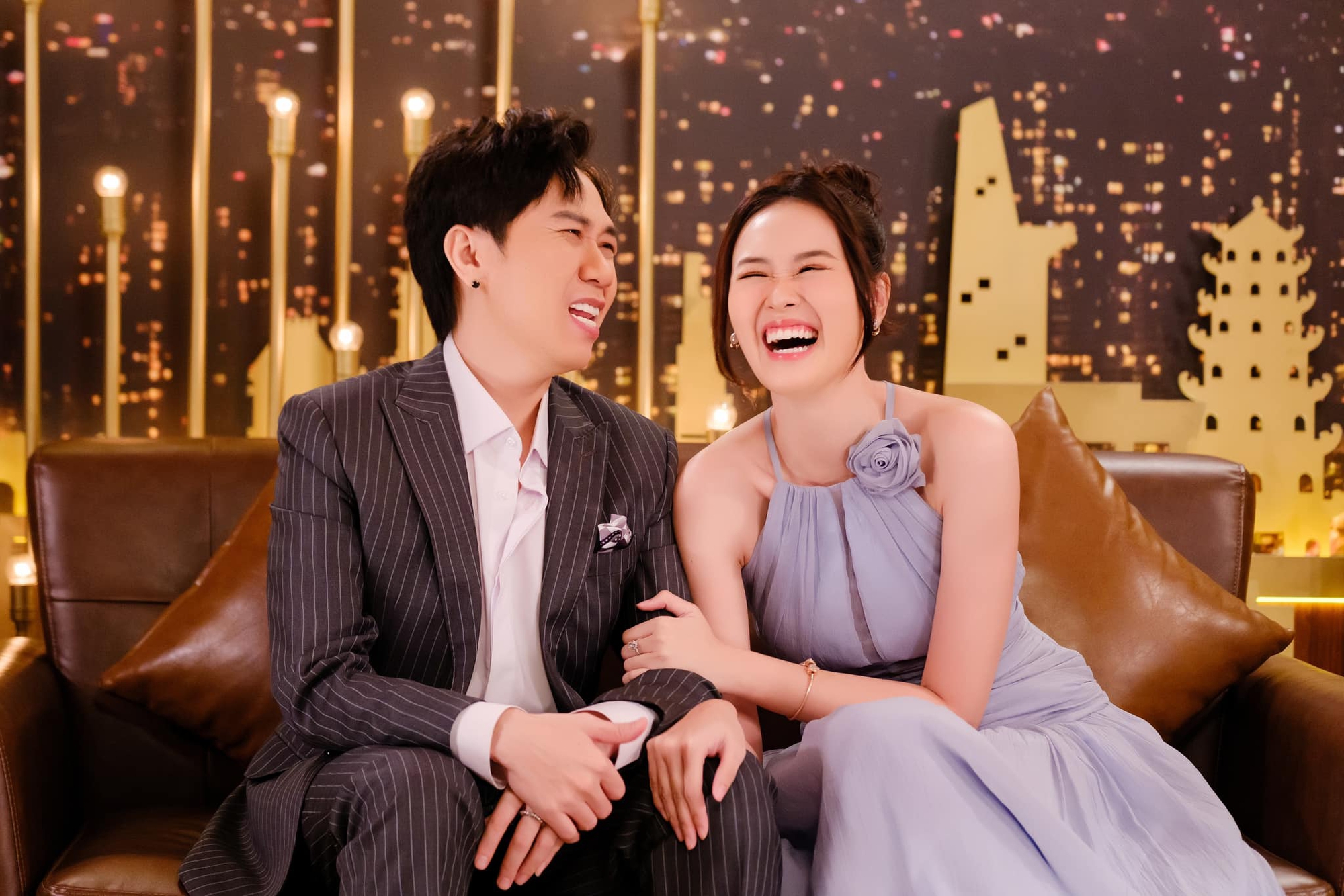 Bị hỏi về cuộc sống vợ chồng son, Anh Đức nói bà xã: “Em đừng nói không đúng sự thật như vậy” - Ảnh 5.