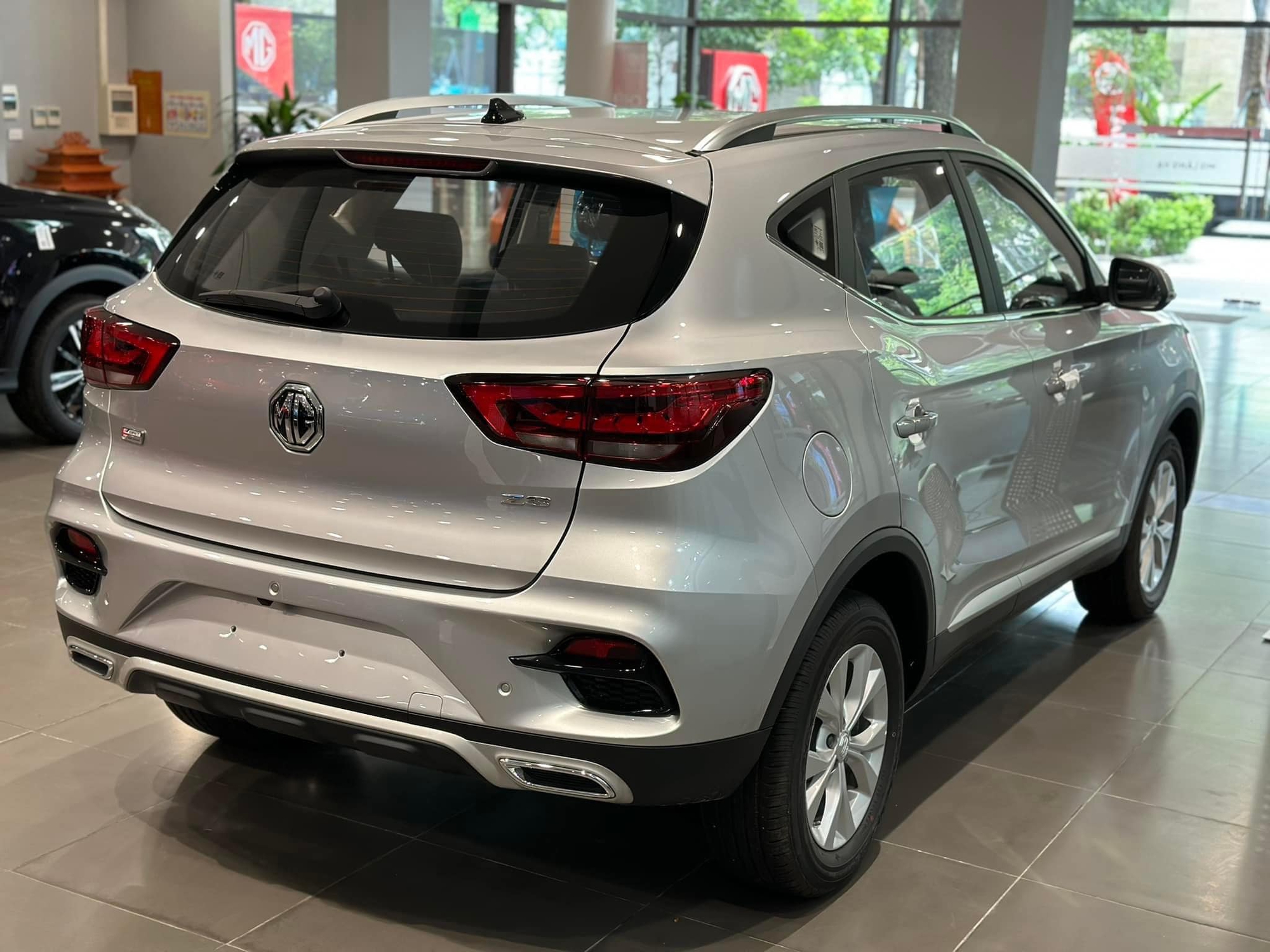 MG ZS giảm sốc 200 triệu tại đại lý: SUV hạng B nhưng giá rẻ ngang Raize, Sonet- Ảnh 6. MG ZS giảm sốc 200 triệu tại đại lý: SUV hạng B nhưng giá rẻ ngang Raize, Sonet- Ảnh 6.