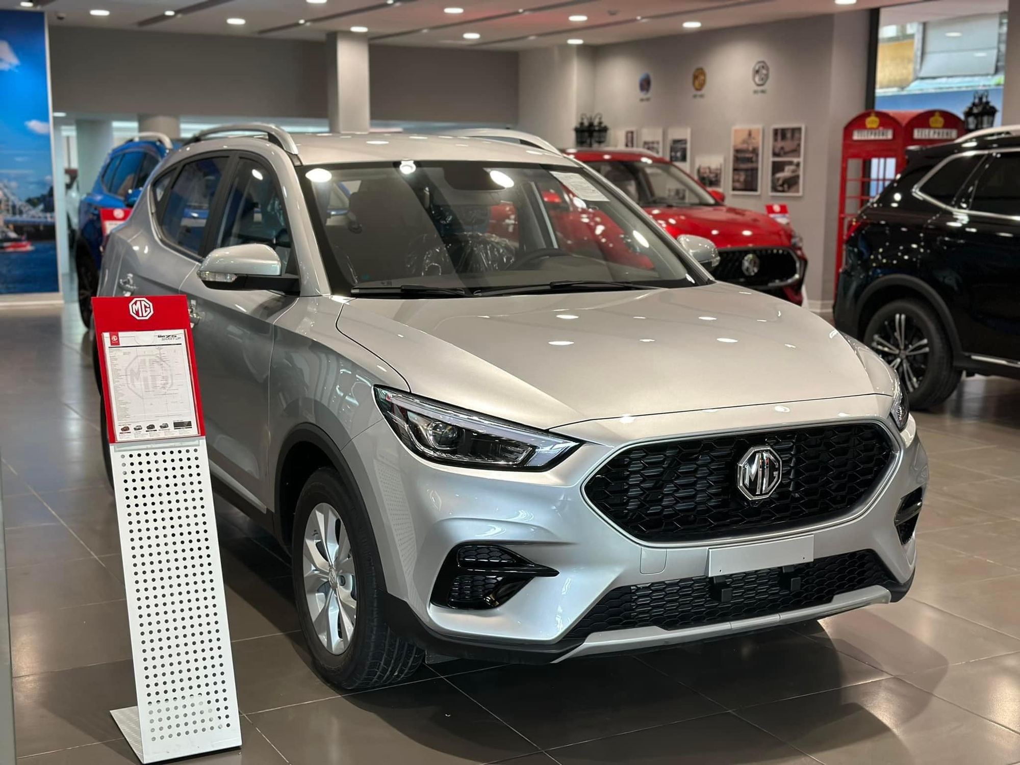 MG ZS giảm sốc 200 triệu tại đại lý: SUV hạng B nhưng giá rẻ ngang Raize, Sonet- Ảnh 4. MG ZS giảm sốc 200 triệu tại đại lý: SUV hạng B nhưng giá rẻ ngang Raize, Sonet- Ảnh 4.