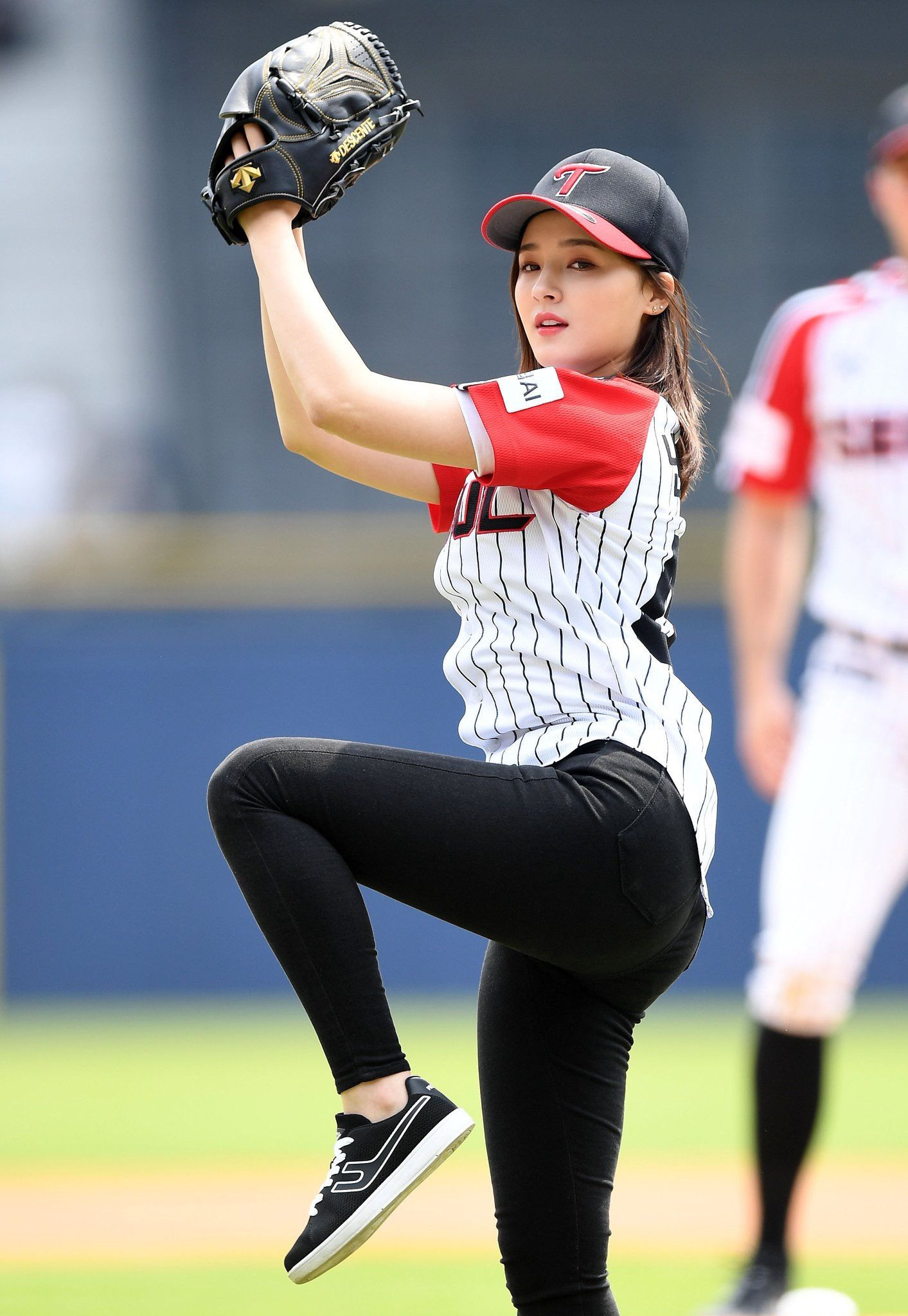 Hot girl phố đi bộ H&agrave; Nội 1 thời giờ l&agrave; mỹ nh&acirc;n đẹp vượt mặt BLACKPINK- Ảnh 17.