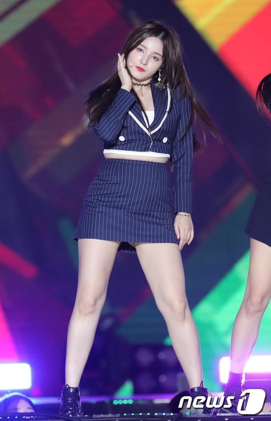 Hot girl phố đi bộ H&agrave; Nội 1 thời giờ l&agrave; mỹ nh&acirc;n đẹp vượt mặt BLACKPINK- Ảnh 14.