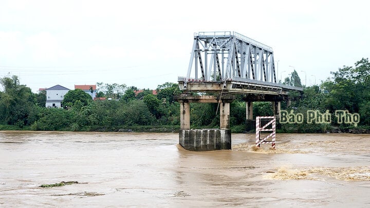 Nguyên nhân sập cầu Phong Châu ở Phú Thọ: Báo cáo chi tiết - Ảnh 1.