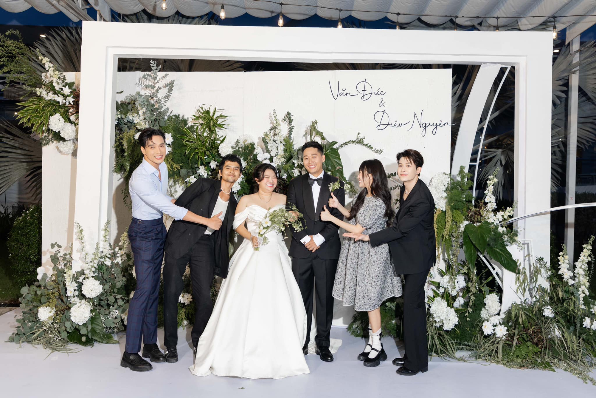 Anh T&uacute; lộ diện b&ecirc;n Diệu Nhi bụng bầu lớn r&otilde;- Ảnh 3.