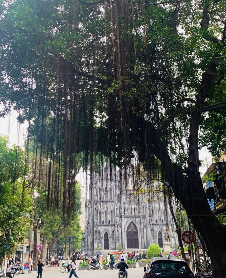 Con đường của những "nàng thơ" ở Hà Nội tan hoang sau bão Yagi - Ảnh 12.