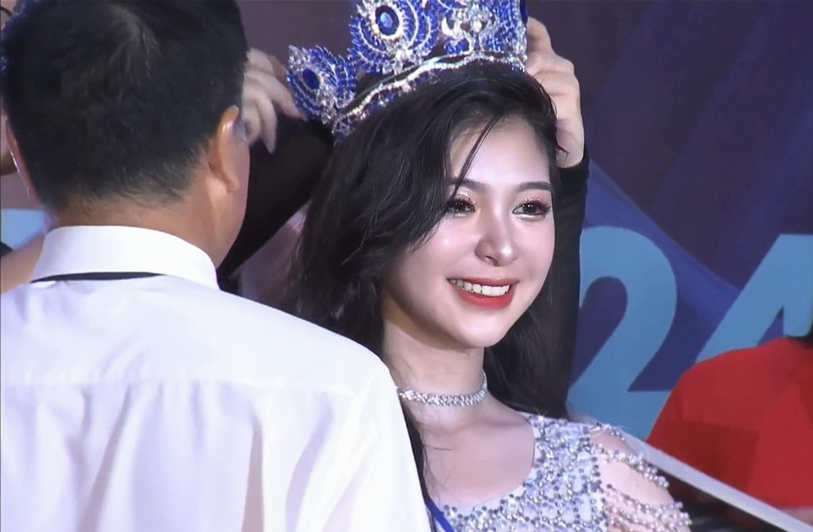 Sốc visual cặp đ&ocirc;i Việt trong web drama &ldquo;xuy&ecirc;n kh&ocirc;ng&rdquo; đang g&acirc;y x&ocirc;n xao: N&agrave;ng 2k7 c&acirc;n mọi vai, ch&agrave;ng si&ecirc;u cuốn- Ảnh 6.