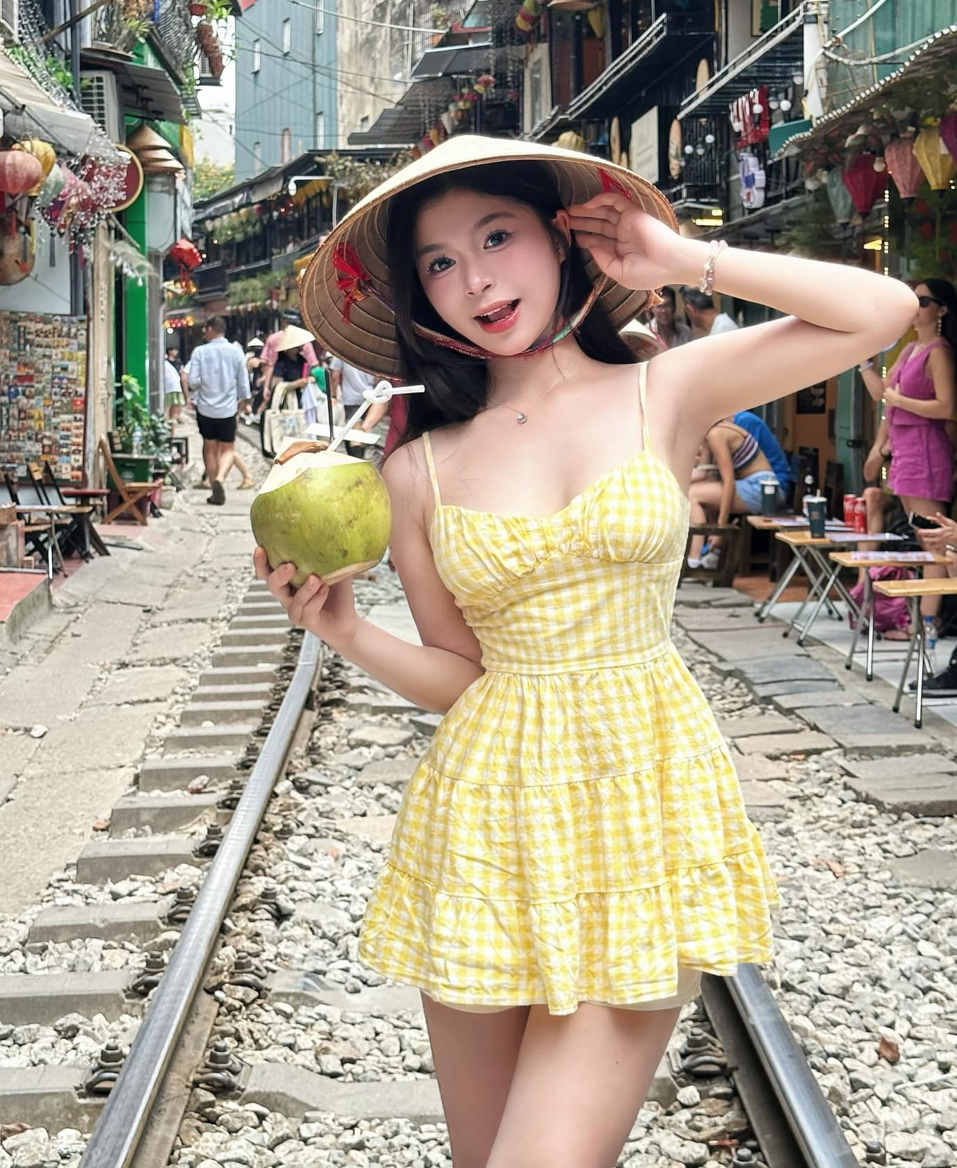 Sốc visual cặp đ&ocirc;i Việt trong web drama &ldquo;xuy&ecirc;n kh&ocirc;ng&rdquo; đang g&acirc;y x&ocirc;n xao: N&agrave;ng 2k7 c&acirc;n mọi vai, ch&agrave;ng si&ecirc;u cuốn- Ảnh 9.