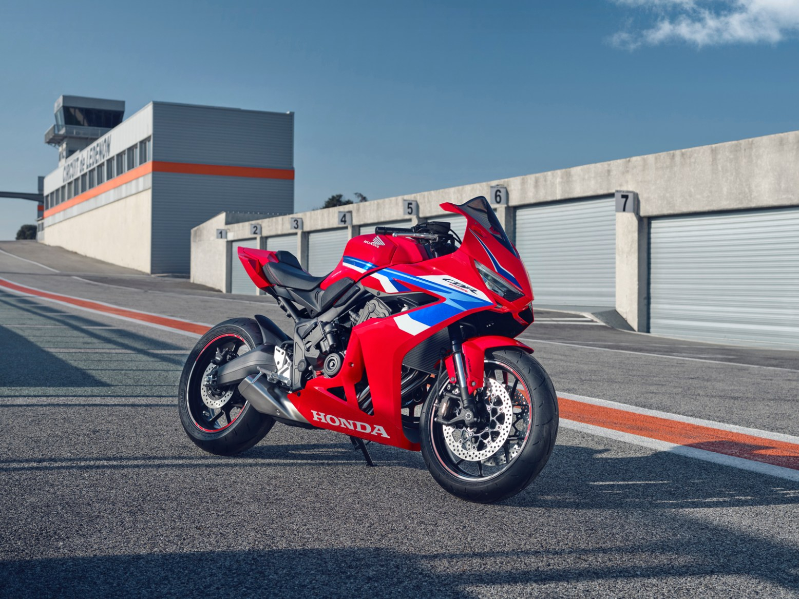 Loạt xe phân khối lớn Honda ra mắt Việt Nam: Có cả sport bike, naked bike, cào cào, thêm công nghệ mới thay đổi trải nghiệm lái- Ảnh 5. Loạt xe phân khối lớn Honda ra mắt Việt Nam: Có cả sport bike, naked bike, cào cào, thêm công nghệ mới thay đổi trải nghiệm lái- Ảnh 5.