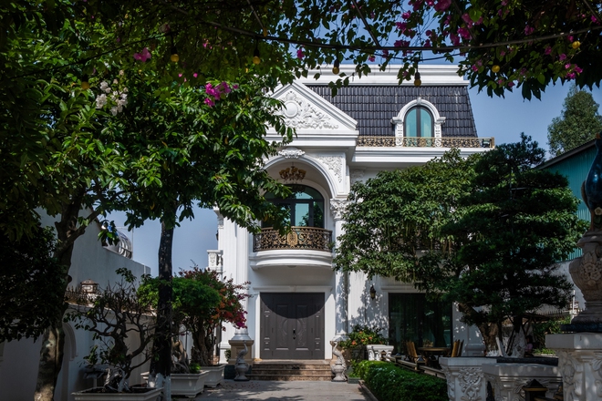 Căn biệt thự to, đẹp như lâu đài của NSƯT Quang Tèo: Được khán giả ủng hộ từ viên gạch, bê tông, nội thất... - Ảnh 4. Căn biệt thự to, đẹp như lâu đài của NSƯT Quang Tèo: Được khán giả ủng hộ từ viên gạch, bê tông, nội thất... - Ảnh 4.